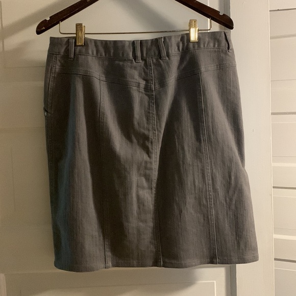 This is a gorgeous summer grey denim blend skirt suit by Eric Alexandre - Picture 3 of 7